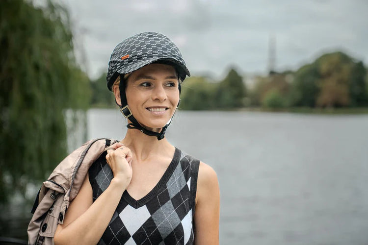 Yakkay Paris Shine Signature Cover